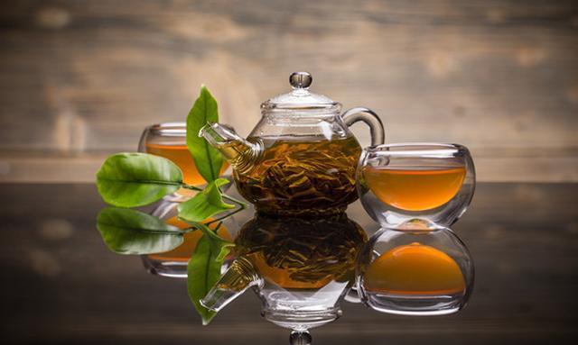 经常喝浓茶是使血压升高的原因之一,特别是一些爱喝茶且爱喝浓茶的