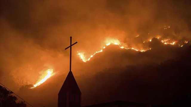 加州居民再度于午夜遭遇野火劫难