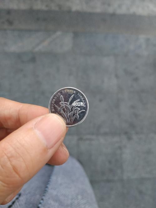 今天下班走在路上,看到地上有个硬币,捡起来,是一毛钱!
