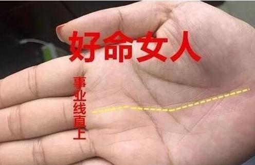 1,长长的食指和无名指在手相学中,食指和无名指的长度比例可以反映一